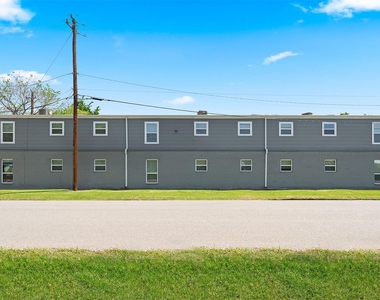 6403 Sloan Street - Photo Thumbnail 35