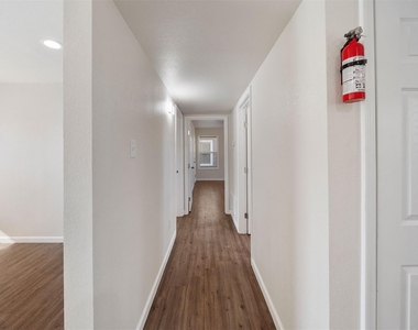 6403 Sloan Street - Photo Thumbnail 16