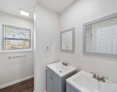 6403 Sloan Street - Photo Thumbnail 17