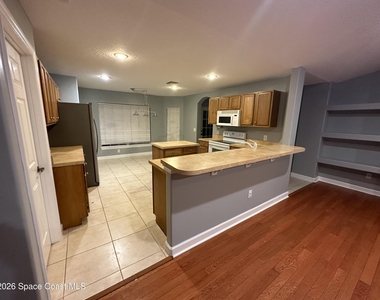 8075 104th Avenue - Photo Thumbnail 2