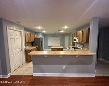 8075 104th Avenue - Photo Thumbnail 3
