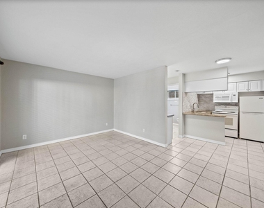 1016 E 7th Street - Photo Thumbnail 3