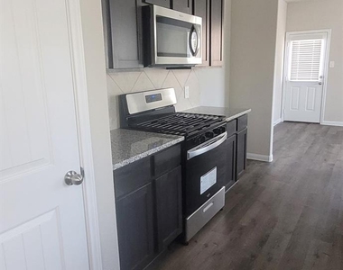 2934 Lawrence Park Court - Photo Thumbnail 4