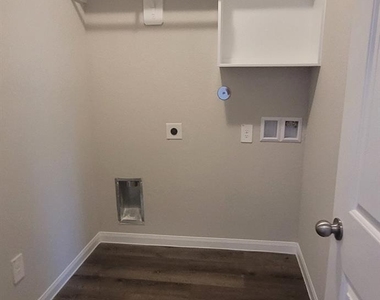 2934 Lawrence Park Court - Photo Thumbnail 13