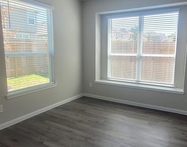2934 Lawrence Park Court - Photo Thumbnail 7