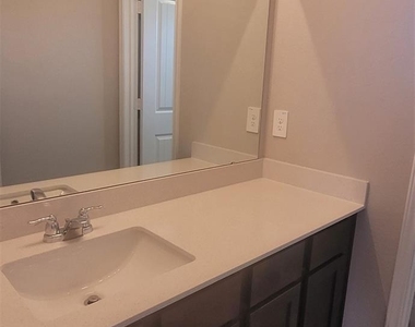 2934 Lawrence Park Court - Photo Thumbnail 18