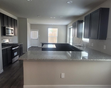 2934 Lawrence Park Court - Photo Thumbnail 3