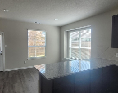 2934 Lawrence Park Court - Photo Thumbnail 6