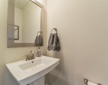 1517 Miles Oaks Place - Photo Thumbnail 15