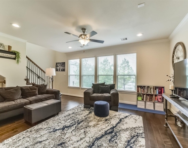 1517 Miles Oaks Place - Photo Thumbnail 3