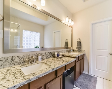 1517 Miles Oaks Place - Photo Thumbnail 22