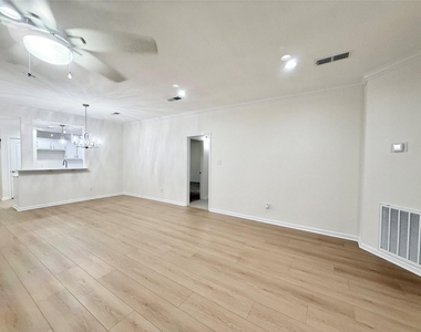 236 Almond Drive - Photo Thumbnail 5