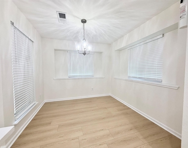 236 Almond Drive - Photo Thumbnail 10