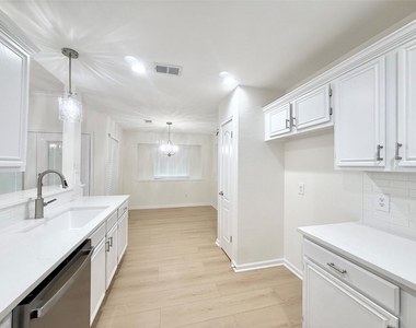 236 Almond Drive - Photo Thumbnail 8