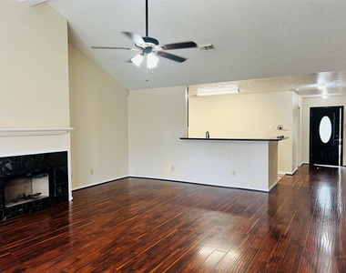 8239 Squires Place Drive - Photo Thumbnail 3