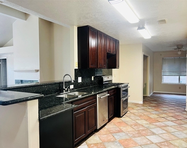 8239 Squires Place Drive - Photo Thumbnail 4