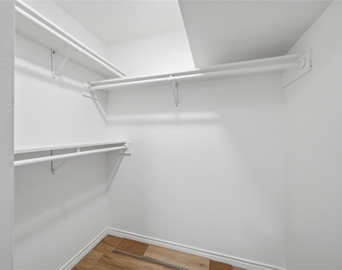 1405 Shadowdale Drive - Photo Thumbnail 13