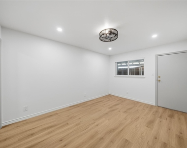 1405 Shadowdale Drive - Photo Thumbnail 9
