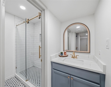 1405 Shadowdale Drive - Photo Thumbnail 11