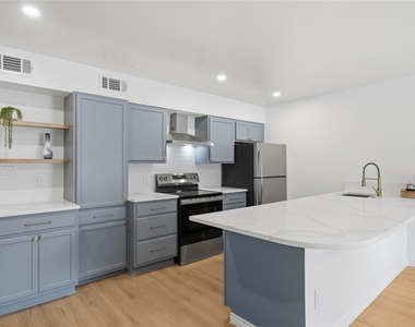 1405 Shadowdale Drive - Photo Thumbnail 5