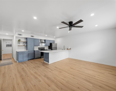 1405 Shadowdale Drive - Photo Thumbnail 2