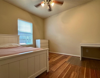 26018 Trailcliff Court - Photo Thumbnail 2