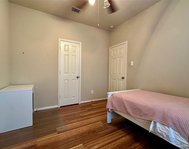 26018 Trailcliff Court - Photo Thumbnail 3