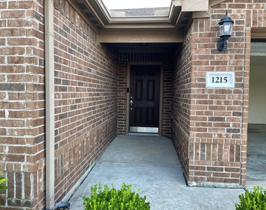 1215 Wallflower Avenue - Photo Thumbnail 2