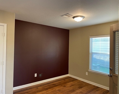 1215 Wallflower Avenue - Photo Thumbnail 12