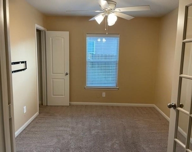 1215 Wallflower Avenue - Photo Thumbnail 9