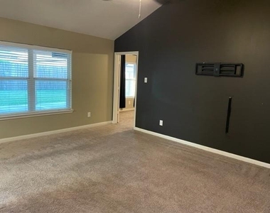 1215 Wallflower Avenue - Photo Thumbnail 4