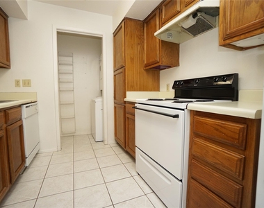 6602 Harbor Town Drive - Photo Thumbnail 6