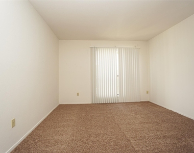 6602 Harbor Town Drive - Photo Thumbnail 9