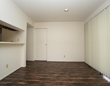 6602 Harbor Town Drive - Photo Thumbnail 5