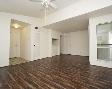 6602 Harbor Town Drive - Photo Thumbnail 4