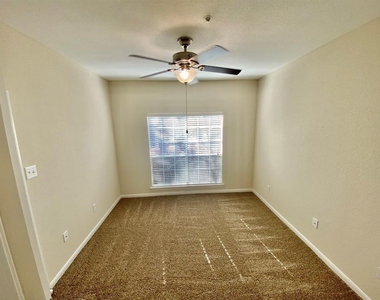 1919 Post Oak Park Dr Drive - Photo Thumbnail 3
