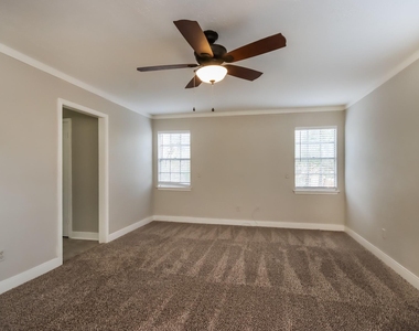 461 Stephen F Austin Drive - Photo Thumbnail 7