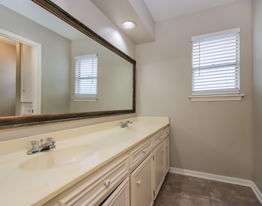 461 Stephen F Austin Drive - Photo Thumbnail 11
