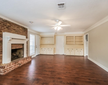 461 Stephen F Austin Drive - Photo Thumbnail 2