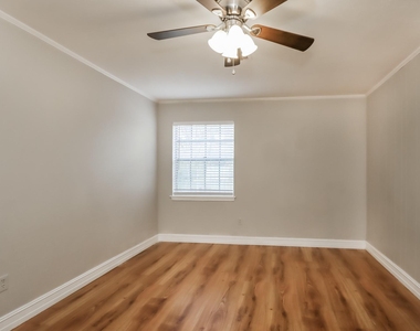 461 Stephen F Austin Drive - Photo Thumbnail 10
