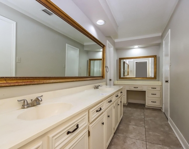 461 Stephen F Austin Drive - Photo Thumbnail 12