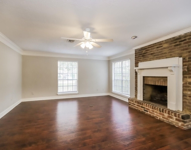461 Stephen F Austin Drive - Photo Thumbnail 3