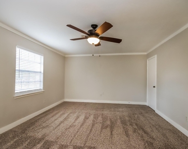 461 Stephen F Austin Drive - Photo Thumbnail 8