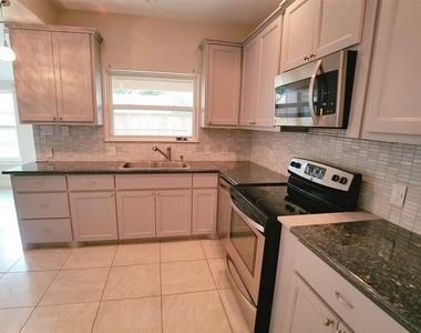 7211 Wind Dale Street - Photo Thumbnail 5