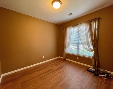 2035 Borthwick Lane - Photo Thumbnail 34