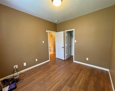 2035 Borthwick Lane - Photo Thumbnail 33