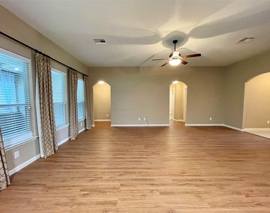2035 Borthwick Lane - Photo Thumbnail 11