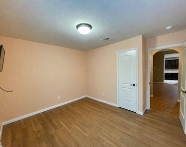 2035 Borthwick Lane - Photo Thumbnail 30