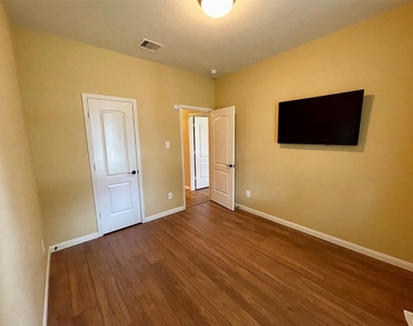 2035 Borthwick Lane - Photo Thumbnail 31