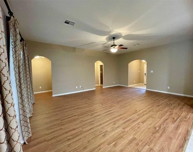 2035 Borthwick Lane - Photo Thumbnail 8